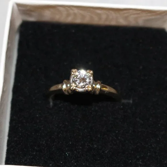 .35 CT Untreated Mined Diamond Ring in White Gold - Picture 6 of 9